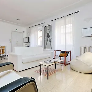 https://clementina.it-romehotels.com
